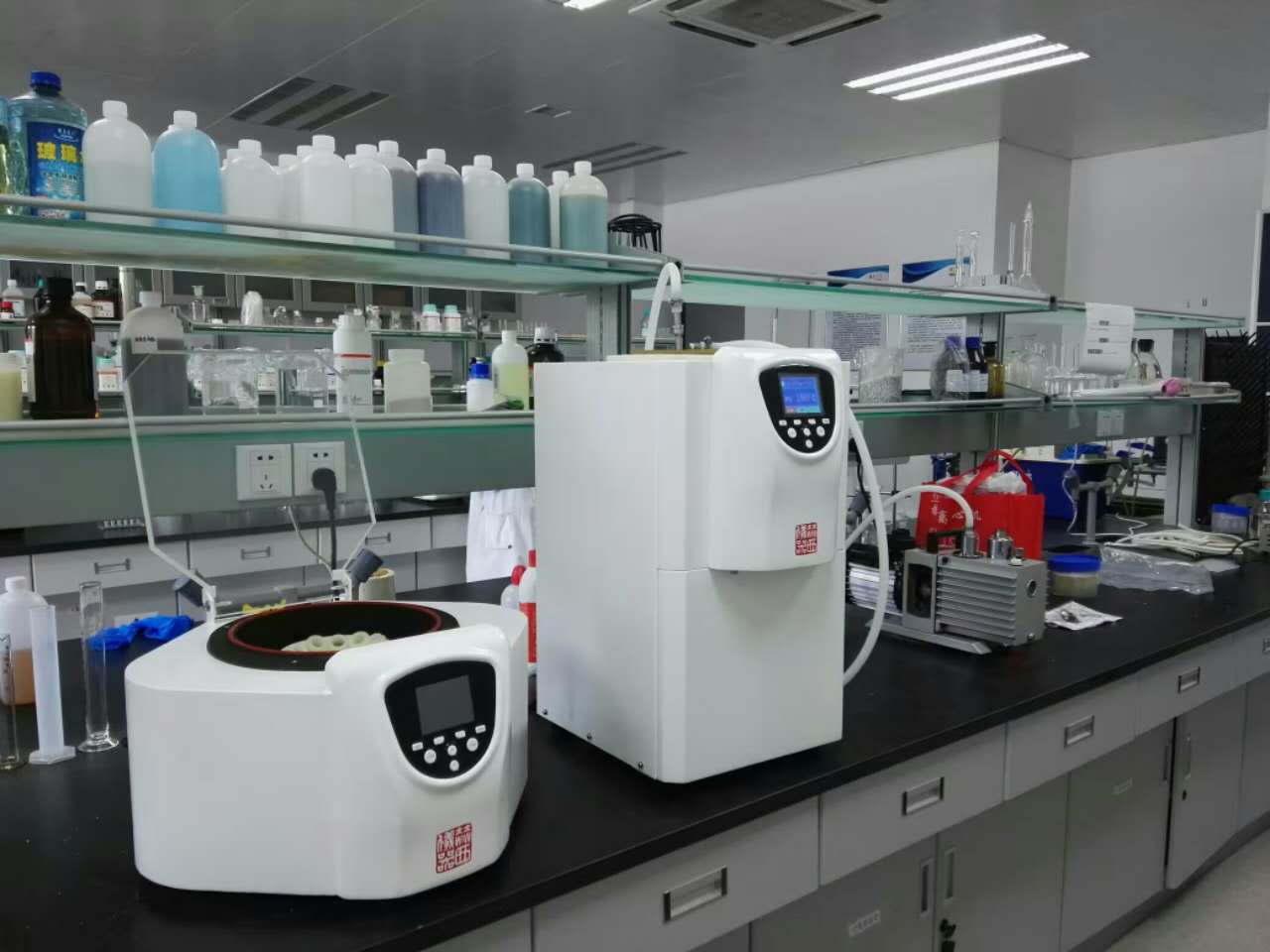 ZLS系列离心浓缩装置 实验室实景图.jpg